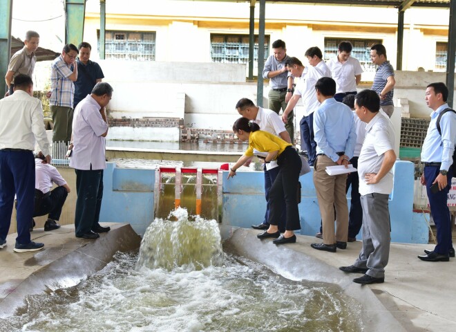 Inspection of spillway hydraulic model testing of Nam Mo 2 hydropower project